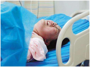 Chồng bị liệt nhiều năm, vợ bất ngờ mang thai khiến nhiều người nghi ngờ và cái kết rơi nước mắt