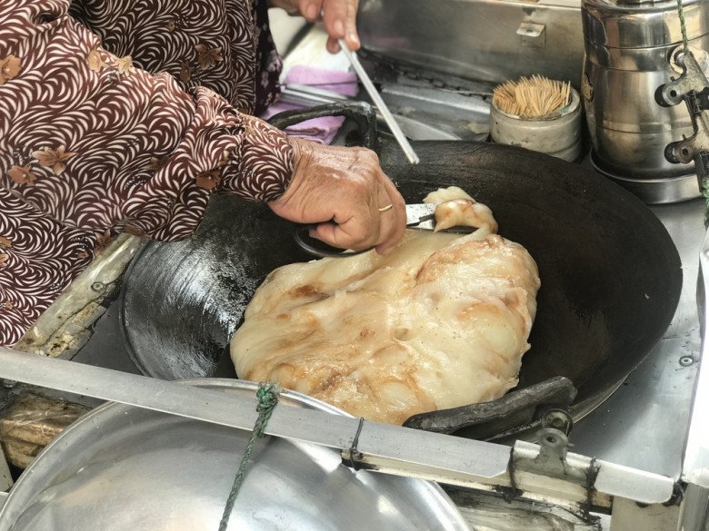 Chiếc xe bán loại bánh độc nhất ở Sài Gòn, tồn tại suốt hơn 40 năm vẫn đắt khách như tôm tươi - 3