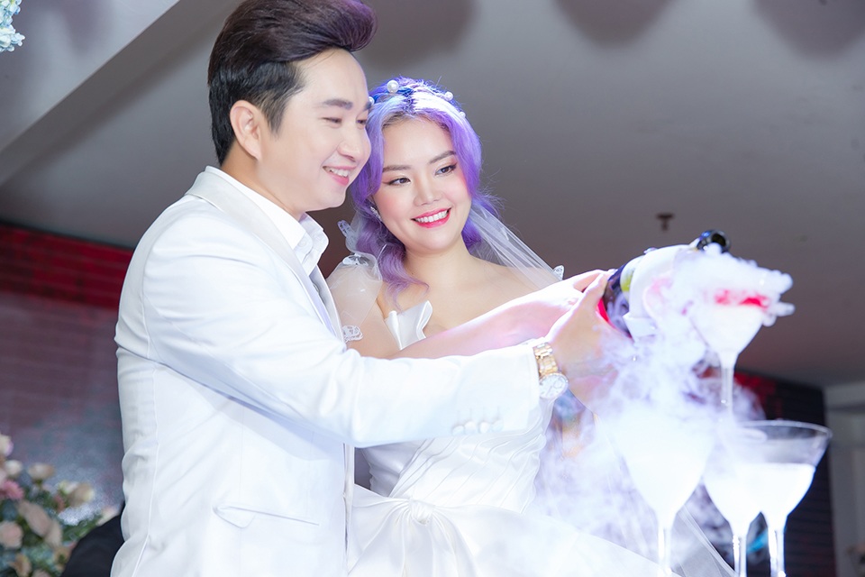 Sau 4 năm hẹn hò, cặp đôi hạnh phúc khi về chung một nhà.