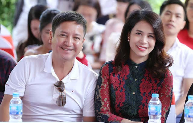 Dù yêu thương bạn gái nhưng nam nghệ sĩ khẳng định mình chỉ yêu thôi chứ không cưới.