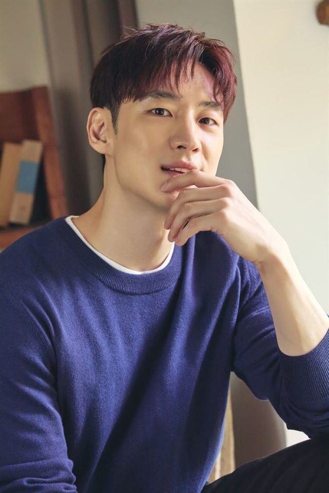 Các fan của nam diễn viên chỉ trích cô quấy rối.