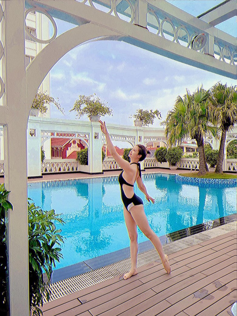 Là người dạy múa, vũ đạo nên vóc dáng của Kiều Anh còn rất mềm mại, nữ tính và dễ chịu như chính tính cách của cô.