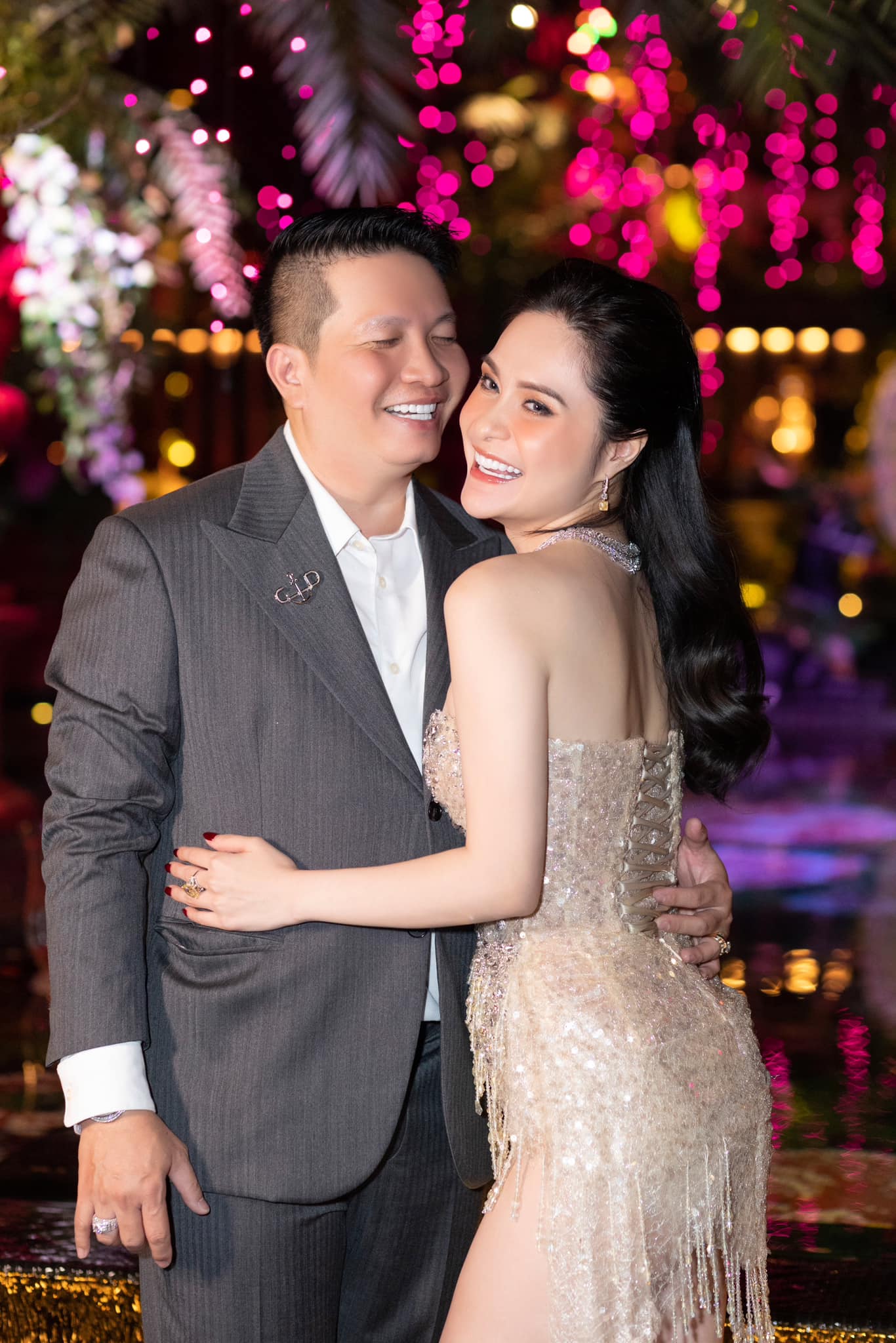 Tình cảm của vợ chồng Đoàn Di Băng ngày càng mặn nồng, được nhiều người ngưỡng mộ.