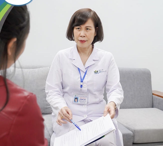 TS.BS Đỗ Minh Loan, Trưởng khoa Sức khoẻ Vị thành niên, Bệnh viện Nhi TW nêu rõ, nếu mang thai ở tuổi vị thành niên, trẻ có thể gặp rất nhiều nguy cơ, ảnh hưởng đến sức khỏe và tâm lý.