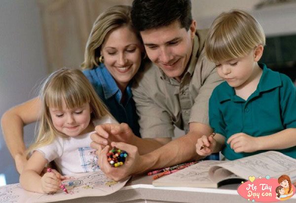 Từ khi con còn nhở, bố mẹ Italia luôn cố gắng dành thời gian để trò chuyện với con.