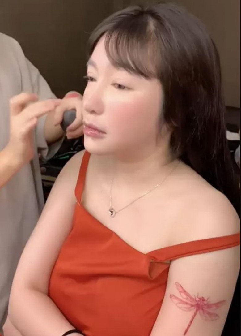 Trước đây, từng có thời gian, cô nàng xuất hiện với diện mạo mũm mĩm khác lạ. Nhiều người còn đồn rằng, người đẹp đang mang bầu lần 3.