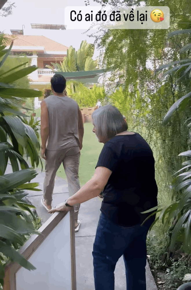 Bà nội Lisa - Leon từ Thụy Điển tới Việt Nam thăm con cháu.