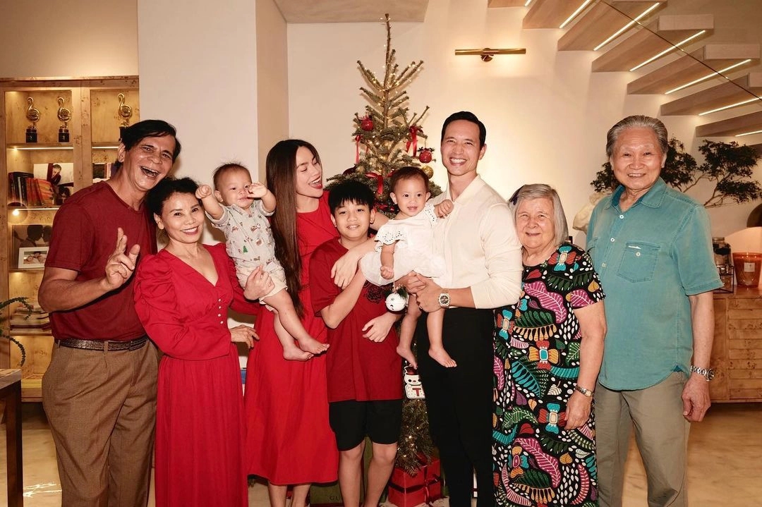 Gia đình Hồ Ngọc Hà từng nhiều lần đưa các con sang Thụy Điển thăm bố mẹ chồng.