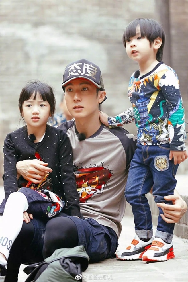 Ngô Tôn và con gái khi tham gia show truyền hình.