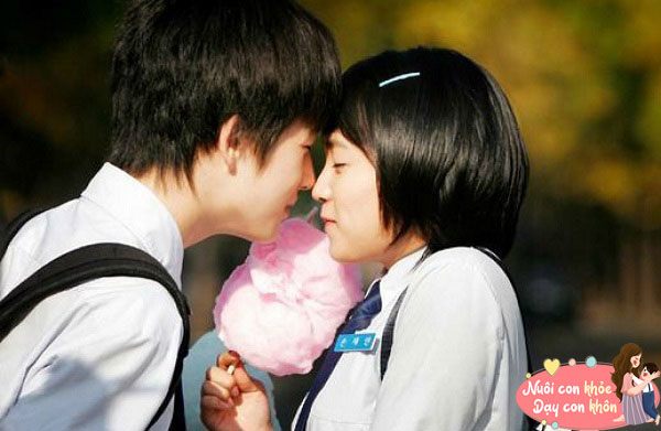 Việc trẻ tuổi vị thành niên nảy sinh rung động tình cảm với bạn khác giới cũng là lẽ tự nhiên. (Ảnh minh họa)