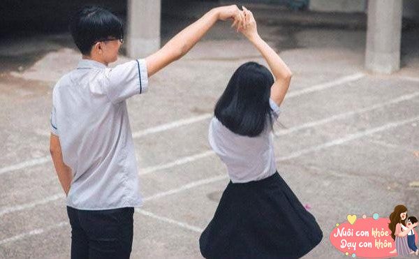 Khi có sự rung động, trẻ thường có nhu cầu tìm hiểu về tình yêu, muốn gắn kết với bạn khác giới. (Ảnh minh họa)