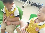 Làm mẹ - Cô giáo gửi ảnh con trai ở trường mẫu giáo có hành động lạ với bạn nữ, mẹ vừa nhìn thấy liền đỏ mặt