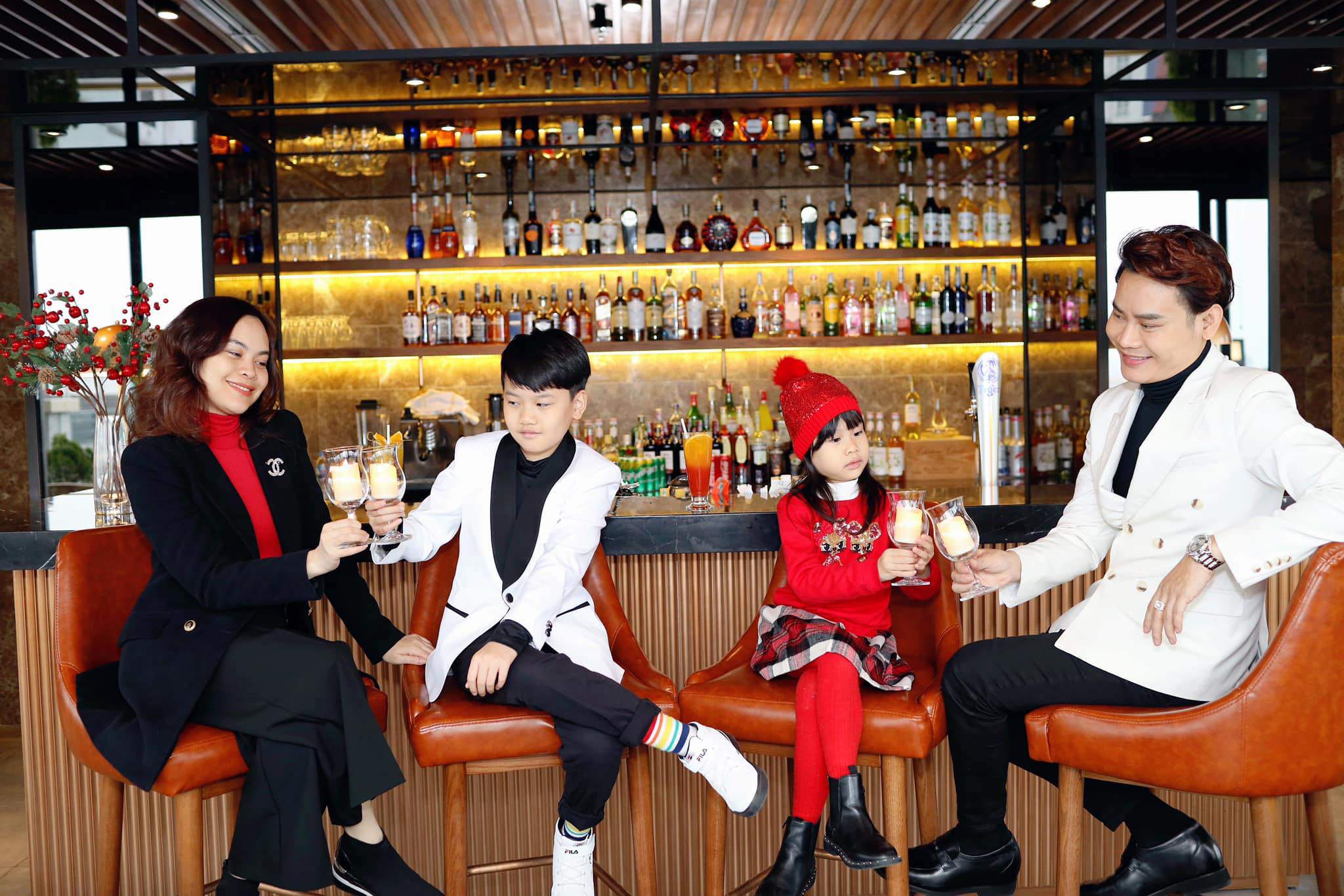 img srchttps://cdn.eva.vn/upload/1-2023/images/2023-02-23/nam-mc-vtv-u50-tre-nhu-329240967_722008309483225_8702402430666901268_n-1677142831-399-width2048height1536.jpg width660 /