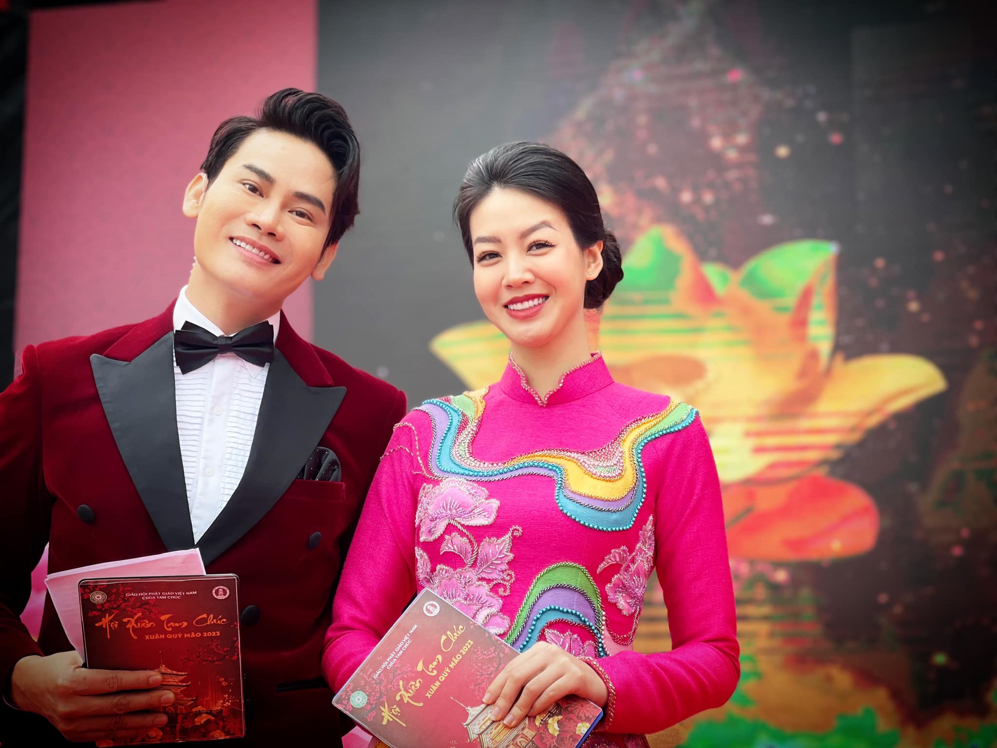 img srchttps://cdn.eva.vn/upload/1-2023/images/2023-02-23/nam-mc-vtv-u50-tre-nhu-cau-be-yeu-vo-xinh-9-nam-van-giu-trong-trang-ngay-le-chuyen-khoan-lien-tay-321800030_882353732988335_143759198287745669_n-1677142467-859-width1536height2048.jpg width660 /