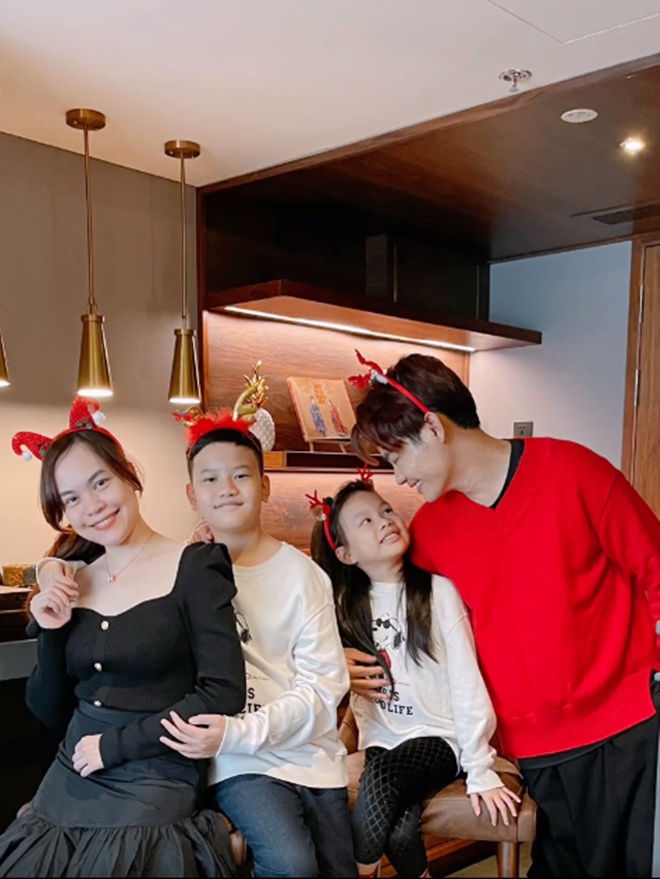 Nam MC VTV U50 trẻ như amp;#34;cậu béamp;#34;: Yêu vợ xinh 9 năm vẫn giữ trong trắng, ngày lễ chuyển khoản liền tay - 15