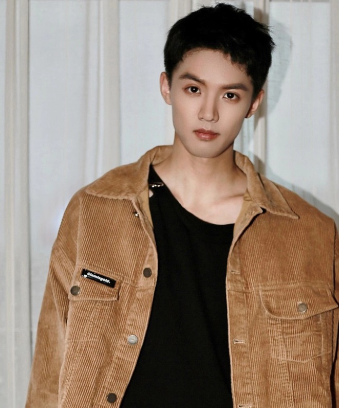 Châu Tuấn Vỹ bị phong sát vì nhỡ miệng.