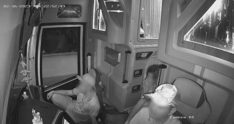 Xuất hiện video cô gái tuyên bố tài xế xe khách amp;#34;bị đánh là đúng, trên cao tốc vẫn có thể dừng xe để đi vệ sinhamp;#34;: Nhà xe lên tiếng - 2