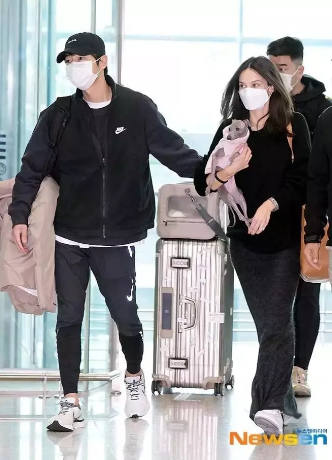 Cả hai đến Hungary để tiện cho Song Joong Ki đóng phim.