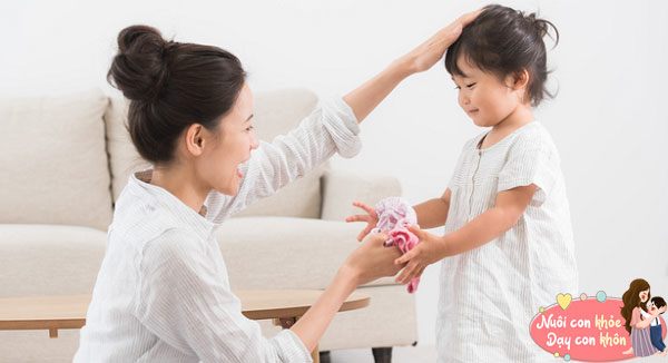 Nhiều trẻ bắt đầu nói dối để nhận được phần thưởng từ người lớn.