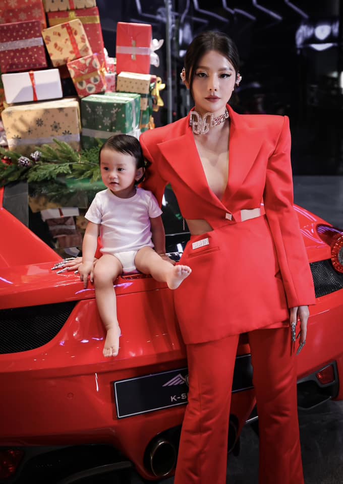 Vợ Tây Bùi Tiến Dũng gặp amp;#34;đối thủamp;#34; nhan sắc, là tiểu thư quý tộc, từng đọ dáng amp;#34;cháyamp;#34; bên Hà Hồ - 8