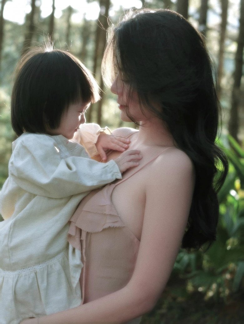 Vợ Tây Bùi Tiến Dũng gặp amp;#34;đối thủamp;#34; nhan sắc, là tiểu thư quý tộc, từng đọ dáng amp;#34;cháyamp;#34; bên Hà Hồ - 11