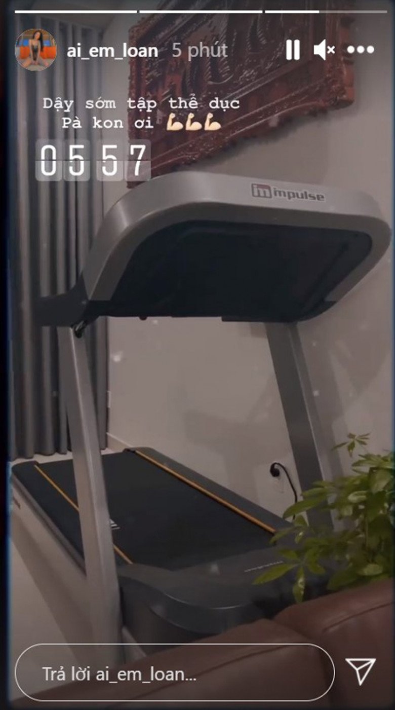 Tuy có dư điều kiện để làm đẹp, tút dáng sau sinh bằng các biện pháp không nhọc công tốn sức nhưng Lê Loan vẫn tích cực truyền động lực làm đẹp bằng khoa học tới các chị em.