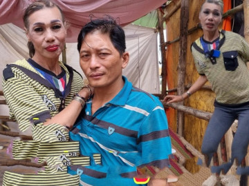 Trai tân cưới người phụ nữ 64 tuổi, danh tính thật của người vợ khiến tất cả ngã ngửa