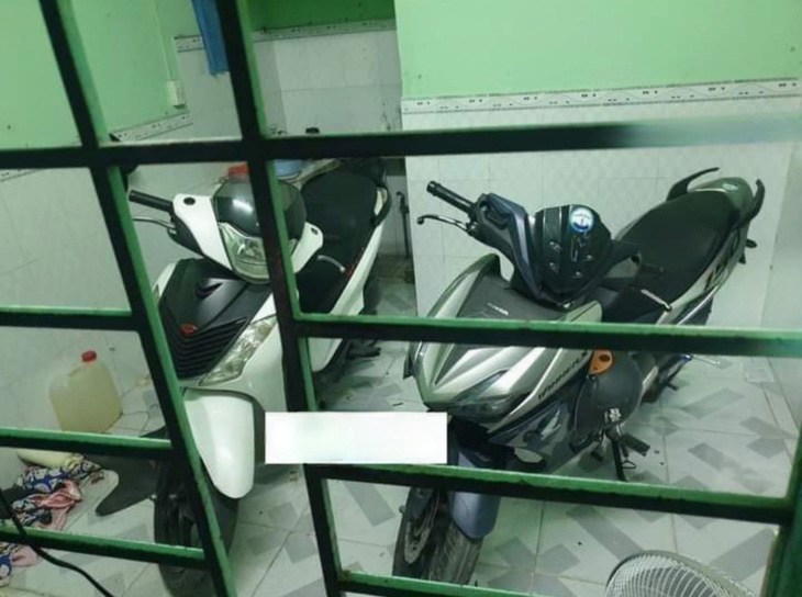 Hai chiếc xe máy nghi bị mất trộm được phát hiện trong một phòng trọ tại Bình Hòa. (Ảnh: MXH)