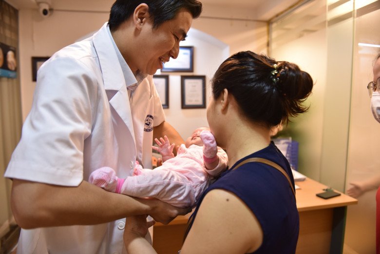 Sử dụng phương pháp giảm đau trong đẻ giúp sản phụ đỡ đau đớn, hệ thống cơ sàn chậu mềm hơn để cuộc đẻ diễn ra thuận lợi, nhanh chóng. (Ảnh: BSCC)