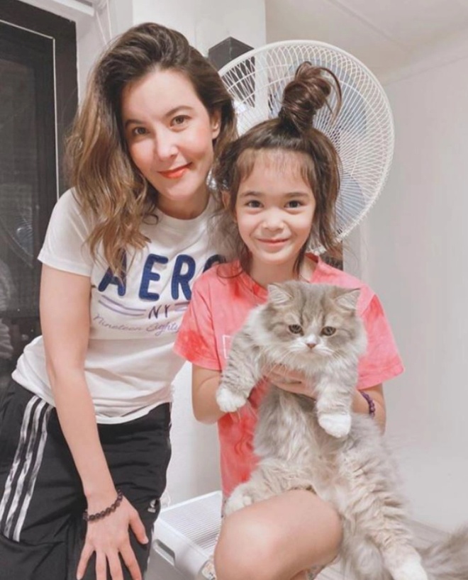 Nữ diễn viên Tanya bên con gái.