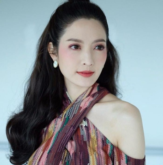 Aff là ngọc nữ, nữ thần màn ảnh Thái Lan.