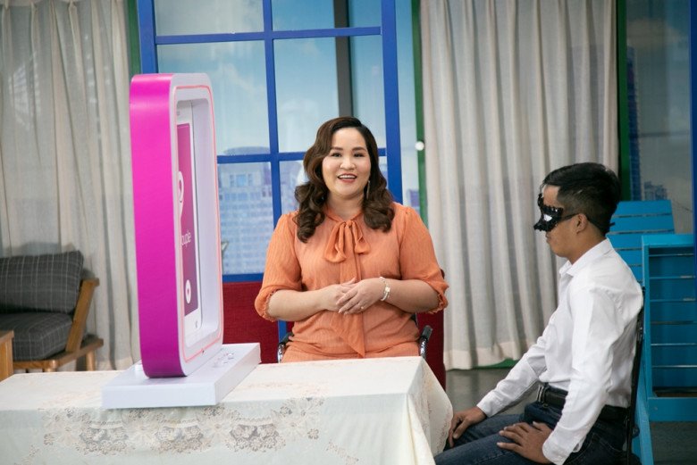 Tiến sĩ tâm lý Tô Nhi A gây bất ngờ khi xuất hiện làm “bà mối” tại chương trình Hẹn ăn trưa.