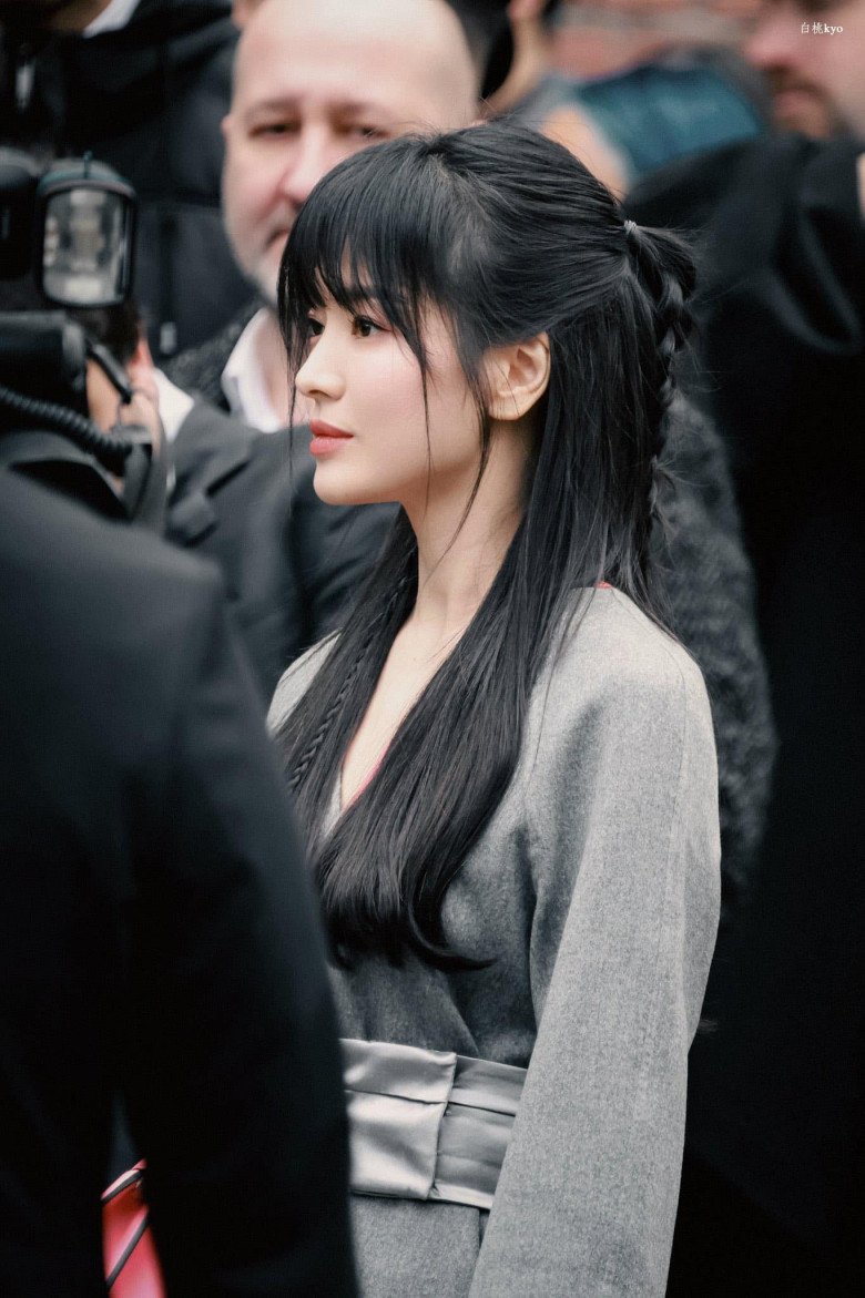 Cùng đu trend tóc tiên tử, Song Hye Kyo trẻ ra 20 tuổi, nhìn sang Thanh Thanh Huyền dân tình hoang mang - 1