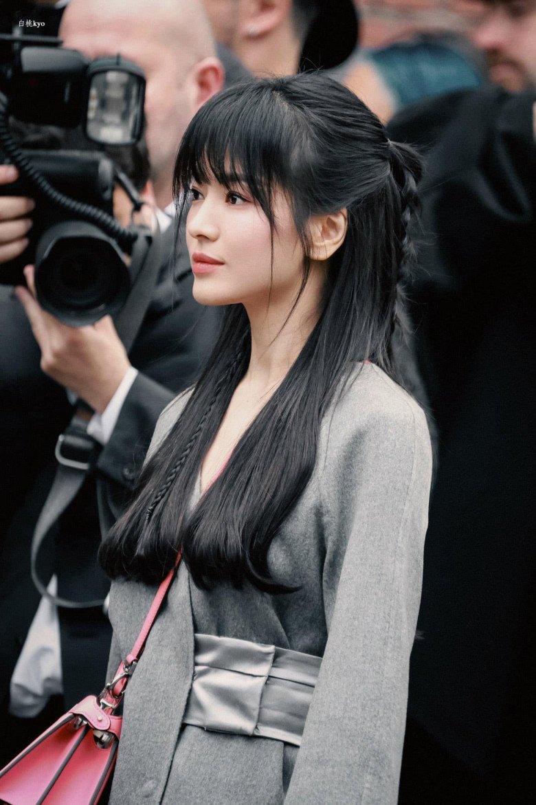 Cùng đu trend tóc tiên tử, Song Hye Kyo trẻ ra 20 tuổi, nhìn sang Thanh Thanh Huyền dân tình hoang mang - 3