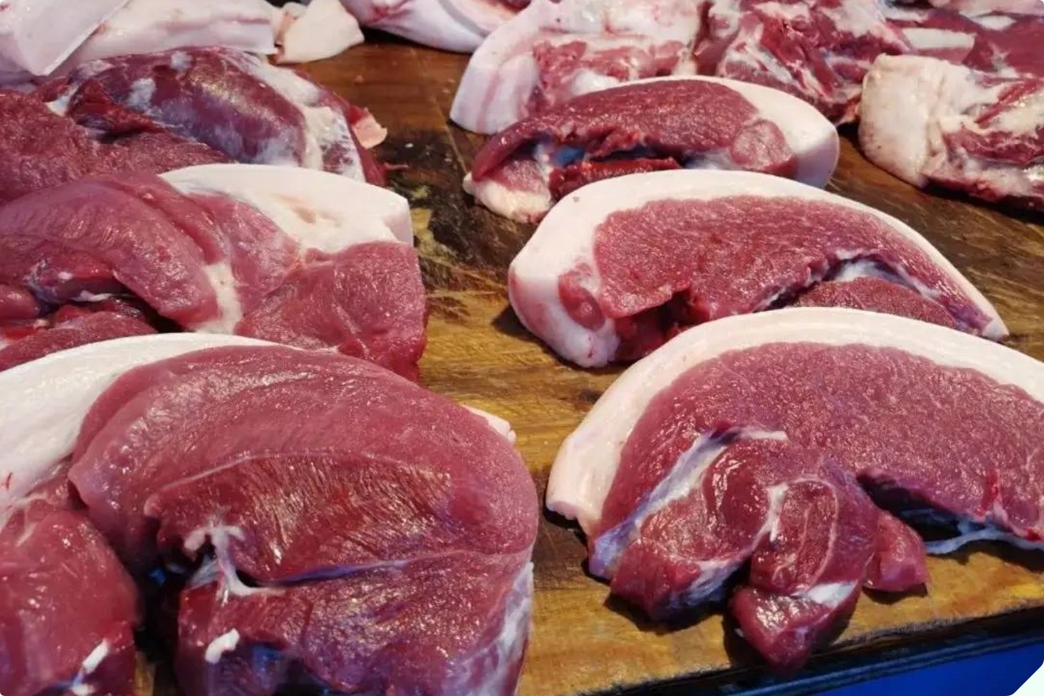 Mua thịt lợn nên chọn miếng sẫm hay nhạt màu? Cứ nhìn kỹ 3 điểm, người bán thịt tài mấy cũng không lừa được bạn - 4