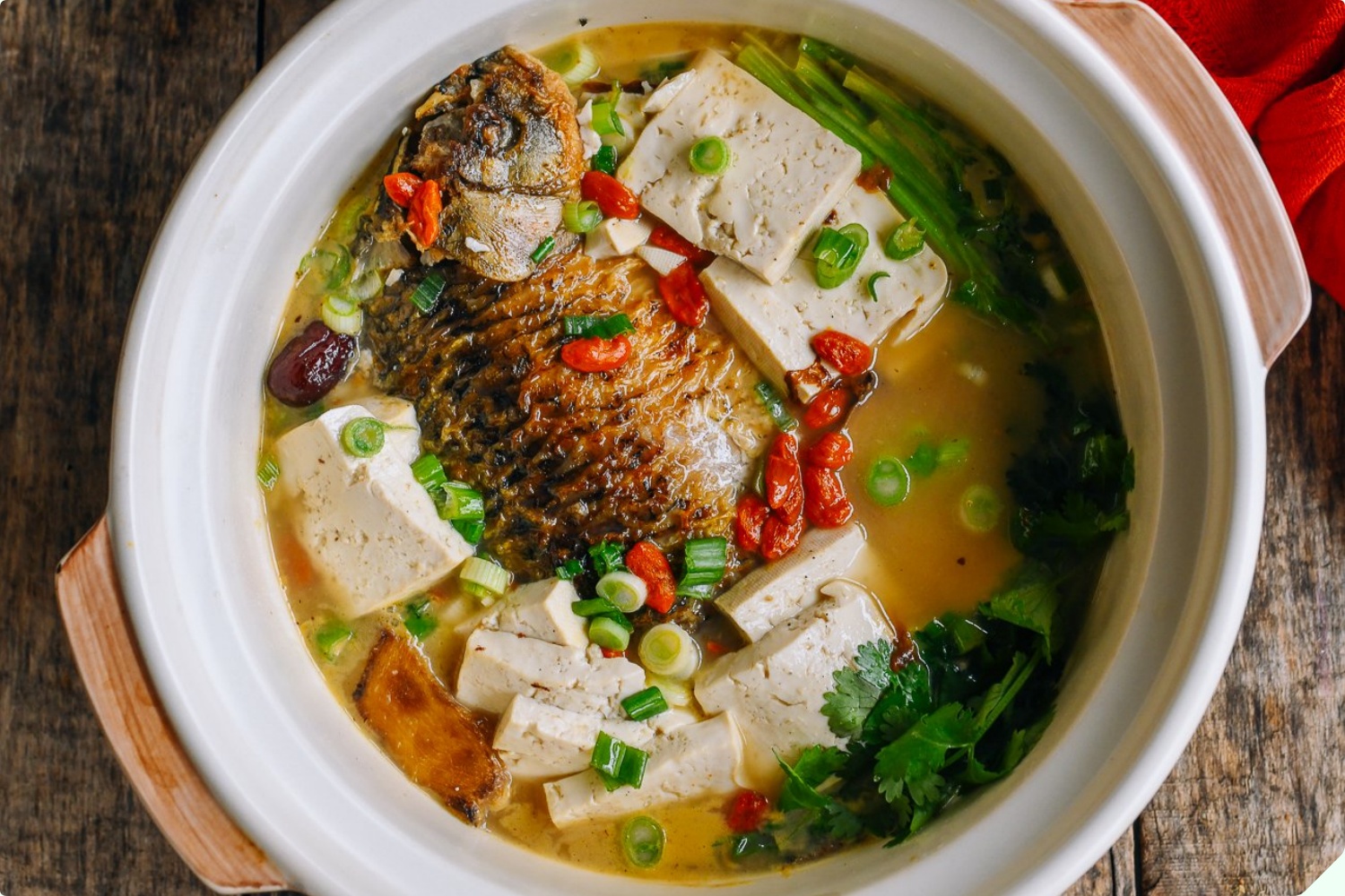 Nấu canh cá bằng nước nóng hay lạnh? Bấy lâu làm sai bảo sao thịt cá không mềm, dinh dưỡng giảm 1 nửa và còn rất tanh - 12