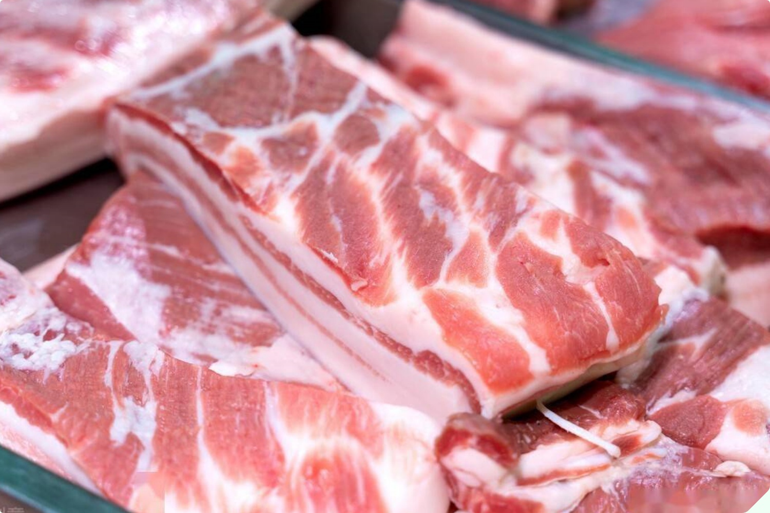 Mua thịt lợn nên chọn miếng sẫm hay nhạt màu? Cứ nhìn kỹ 3 điểm, người bán thịt tài mấy cũng không lừa được bạn - 6