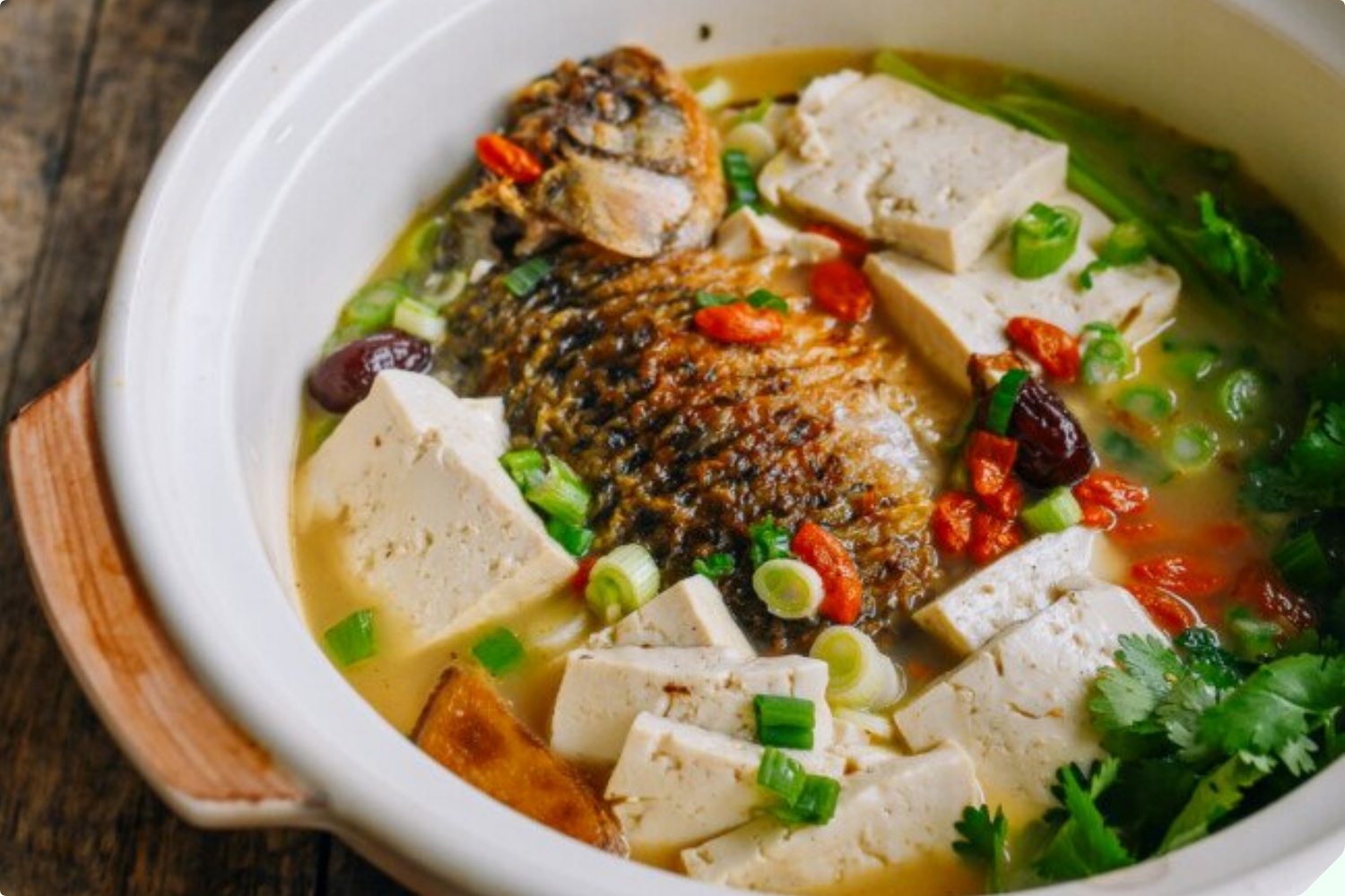 Nấu canh cá bằng nước nóng hay lạnh? Bấy lâu làm sai bảo sao thịt cá không mềm, dinh dưỡng giảm 1 nửa và còn rất tanh - 13