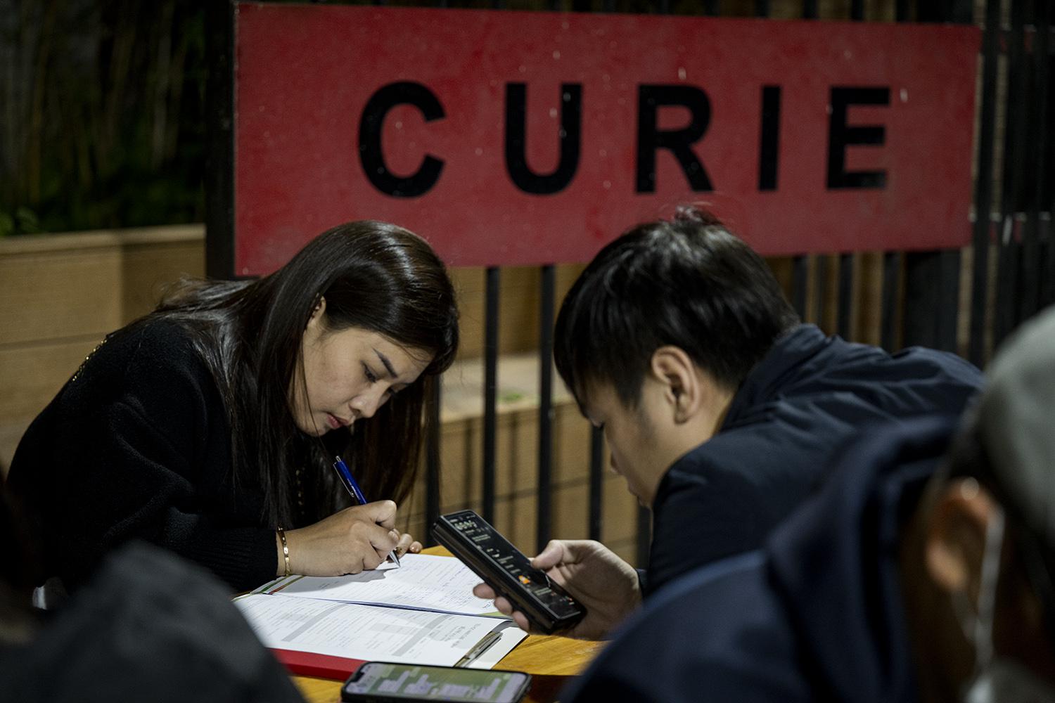 Được biết, cách thức tuyển sinh vào lớp 1 của trường này khá đặc biệt. Thay vì làm các bài thi phức tạp, các em học sinh sẽ có một ngày trải nghiệm từ việc ăn, đến ngủ tại trường. Qua đây, nhà trường sẽ chọn học sinh vào lớp 1.