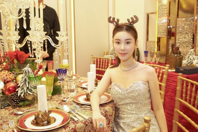 Nữ người mẫu hay tham gia các bữa tiệc của giới nhà giàu.