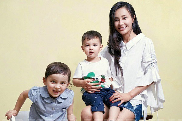 Bố mẹ cũng cần có phương pháp rèn luyện phù hợp để những em bé lai phát huy được tài năng của mình. 