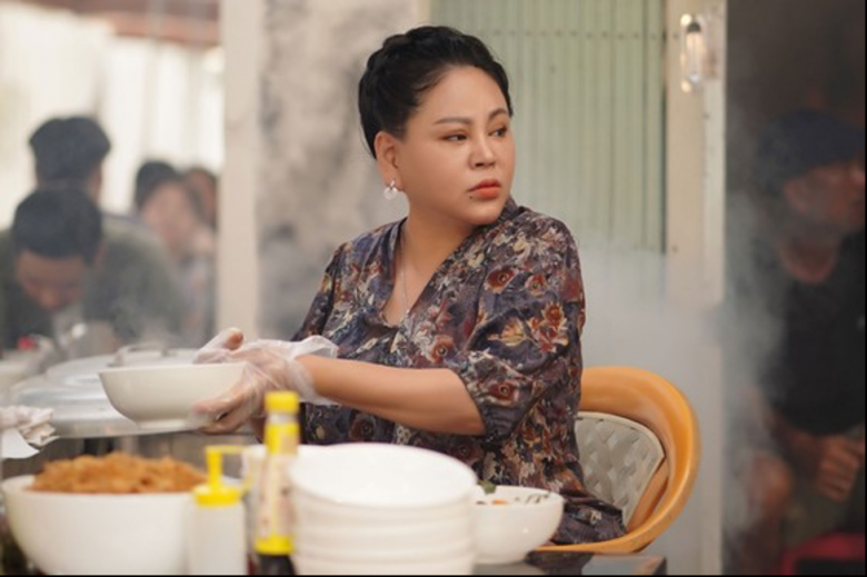 Đạo diễn đình đám Charlie Nguyễn tặng loạt bánh hấp dẫn mừng Trấn Thành thắng lớn, tiếc vì không có món này - 10