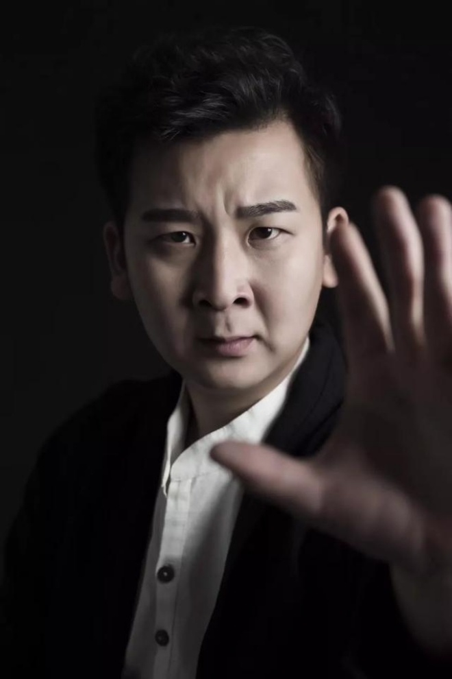 Tiểu Đinh Đang tốt nghiệp đại học nhưng không gây được tiếng vang.