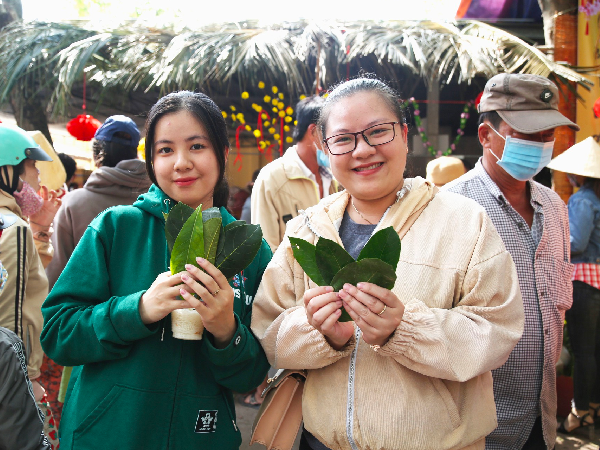 Chợ độc lạ nhất nhì Việt Nam khiến nhiều người tò mò: Mua bán trả bằng lá cây thay vì trả tiền, mỗi năm chỉ họp duy nhất một lần - 3