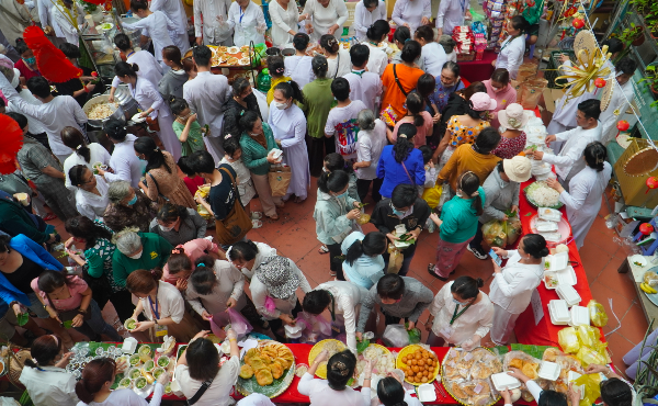 Phiên chợ lá ở Sài Gòn.