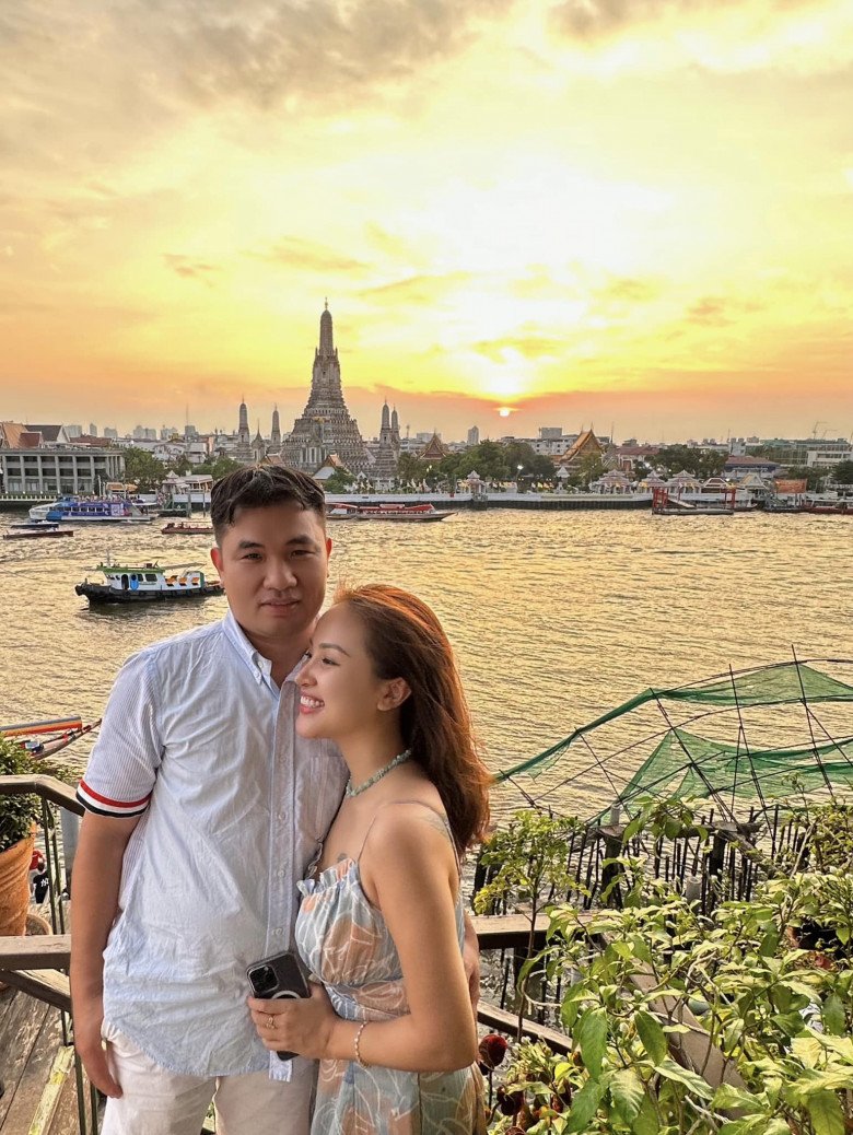 Hiện tại, Vân Hugo hạnh phúc bên chồng doanh nhân và 2 con nhỏ.