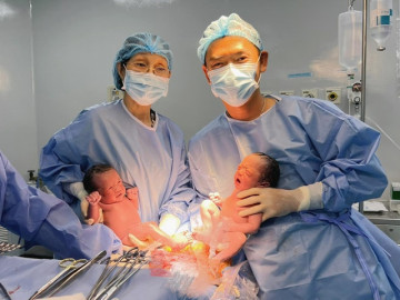 4 lần sảy thai liên tiếp, vợ chồng hiếm muộn có bầu song thai và sinh con bọc điều