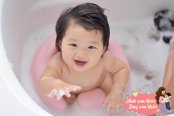 Làm đúng 4 bước chăm sóc da trẻ sơ sinh, sau một tháng da con trắng bóc - 11