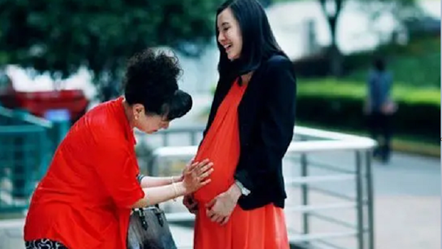 Lúc này em đang trong những tháng cuối thai kỳ, mẹ chồng rất quan tâm. (Ảnh minh họa)