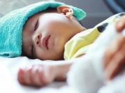 Hàng loạt trẻ nhiễm siêu vi hô hấp tại trường ở TP.HCM: Bệnh có nguy hiểm không? Khi nào cần tới viện?